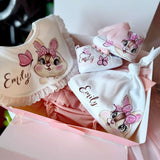 Scarpe + Bavaglio + Cappellino con Disegno Personalizzato